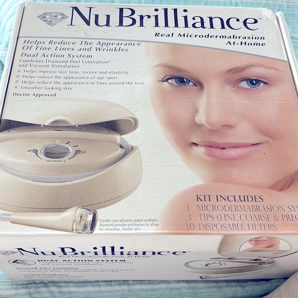 NUBRILLANCE Microdermabrasion. At-Home Kit